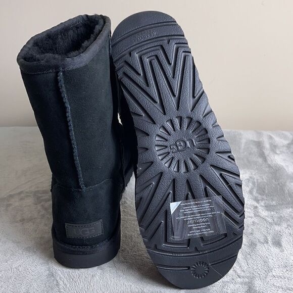 UGG CLASSIC Short Stud II - Picture 7 of 8